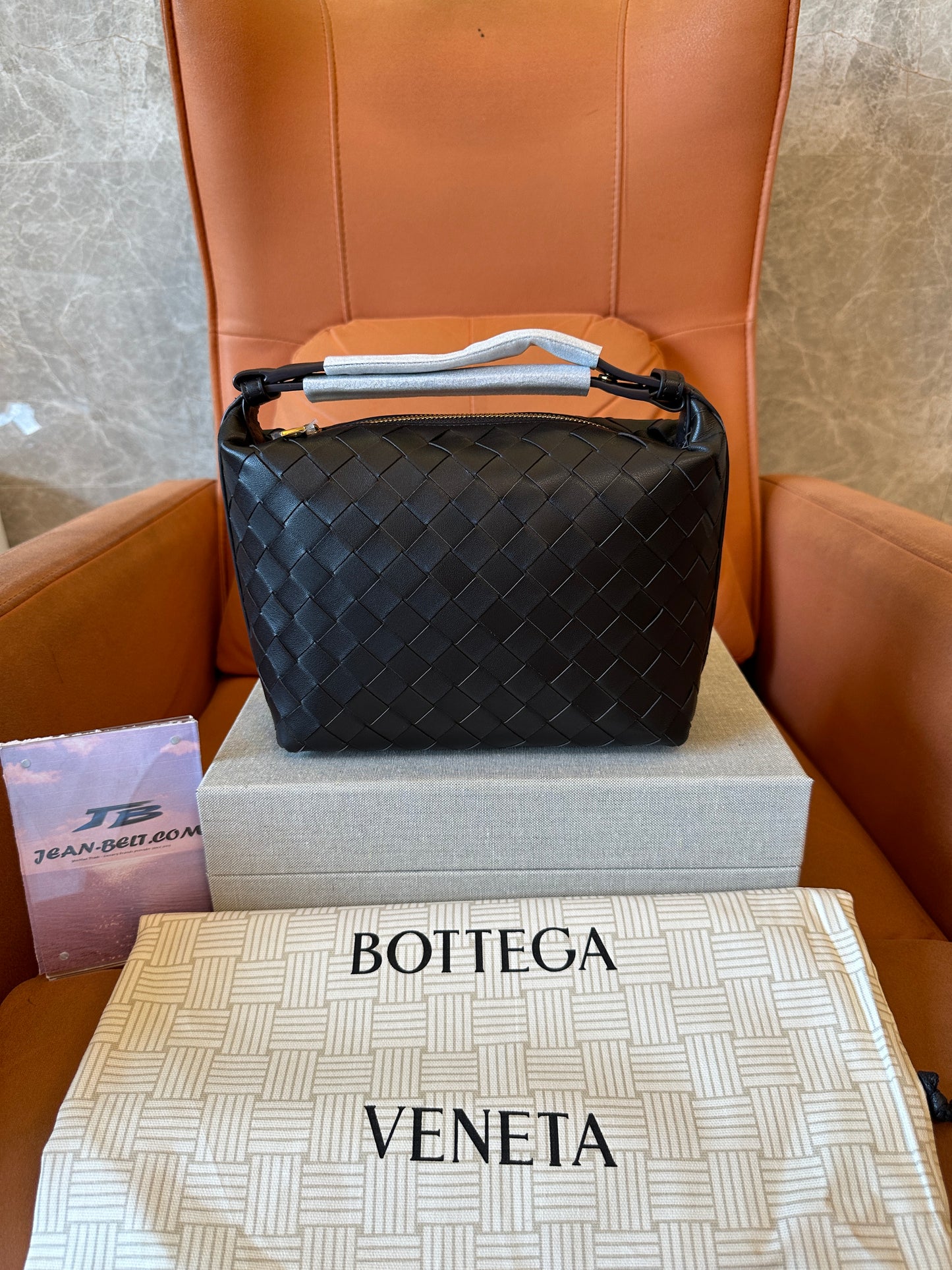 Bottega Veneta Chocolate Brown Intrecciato Leather Pouch – Luxury Woven Design
