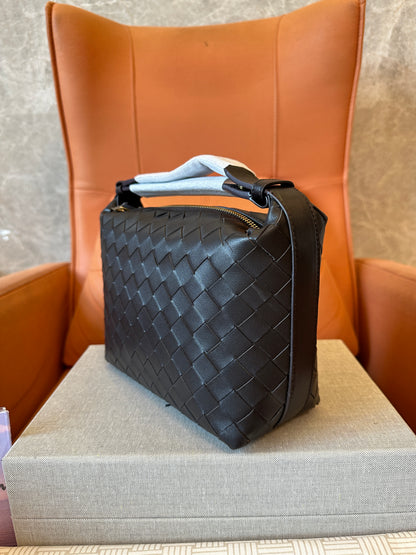 Bottega Veneta Chocolate Brown Intrecciato Leather Pouch – Luxury Woven Design