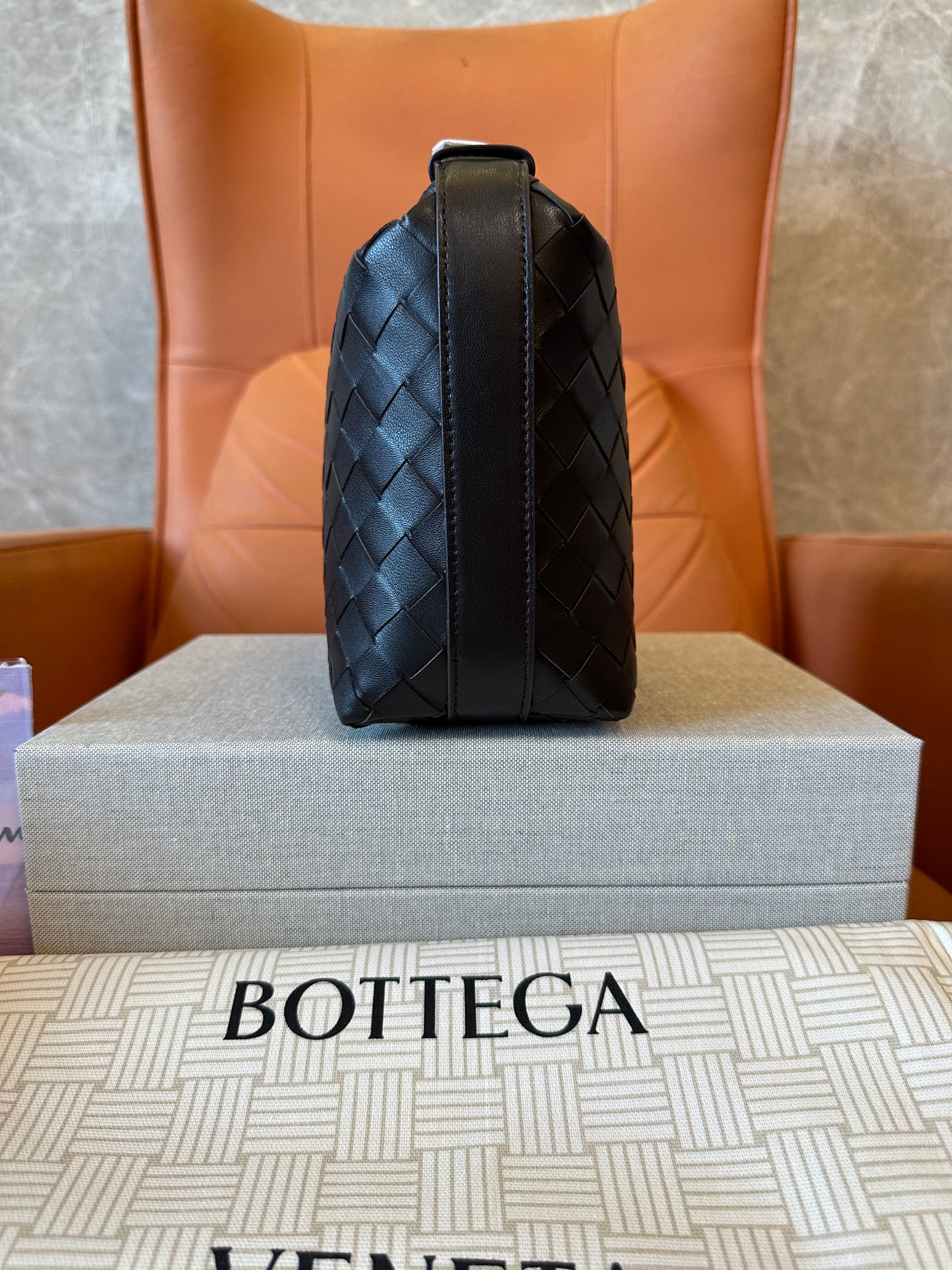 Bottega Veneta Chocolate Brown Intrecciato Leather Pouch – Luxury Woven Design