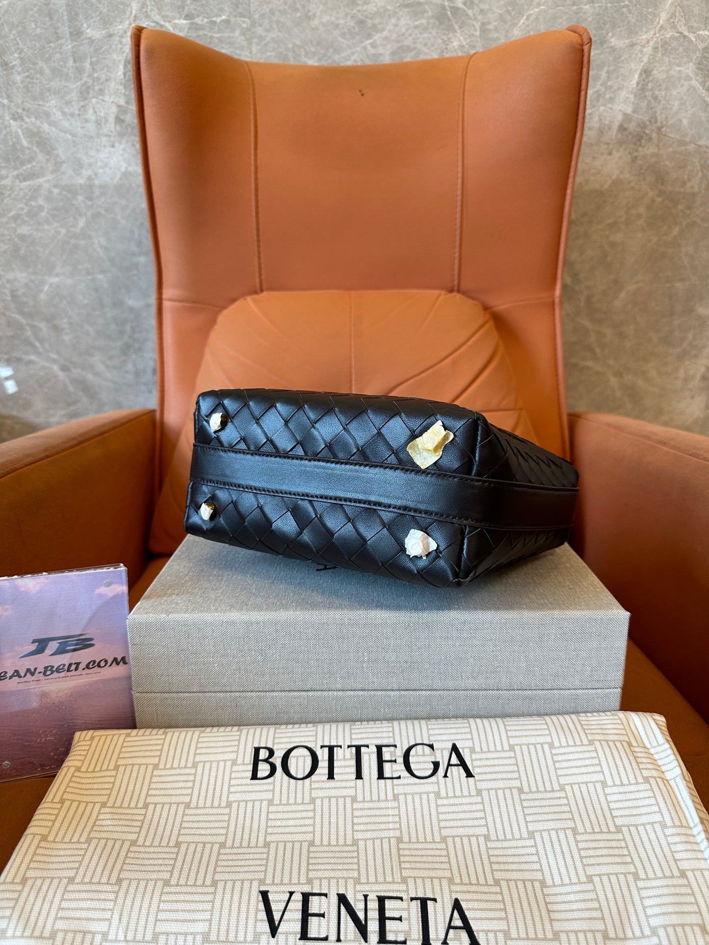 Bottega Veneta Chocolate Brown Intrecciato Leather Pouch – Luxury Woven Design