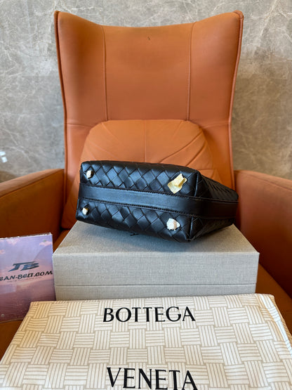 Bottega Veneta Chocolate Brown Intrecciato Leather Pouch – Luxury Woven Design