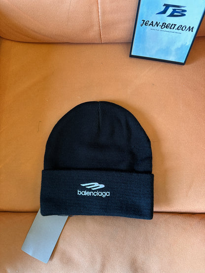 Gorro negro con el logotipo de Balenciaga bordado
