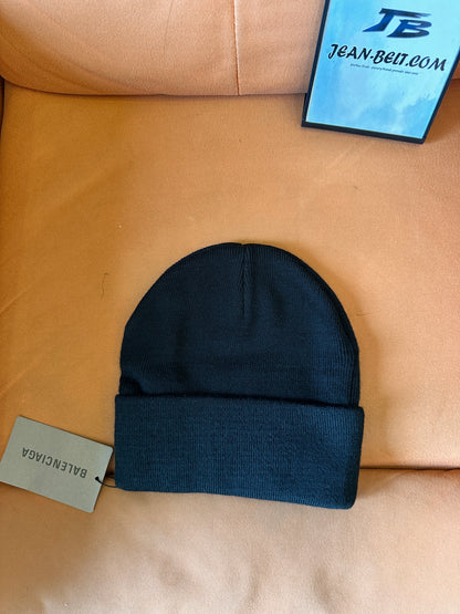 Gorro negro con el logotipo de Balenciaga bordado