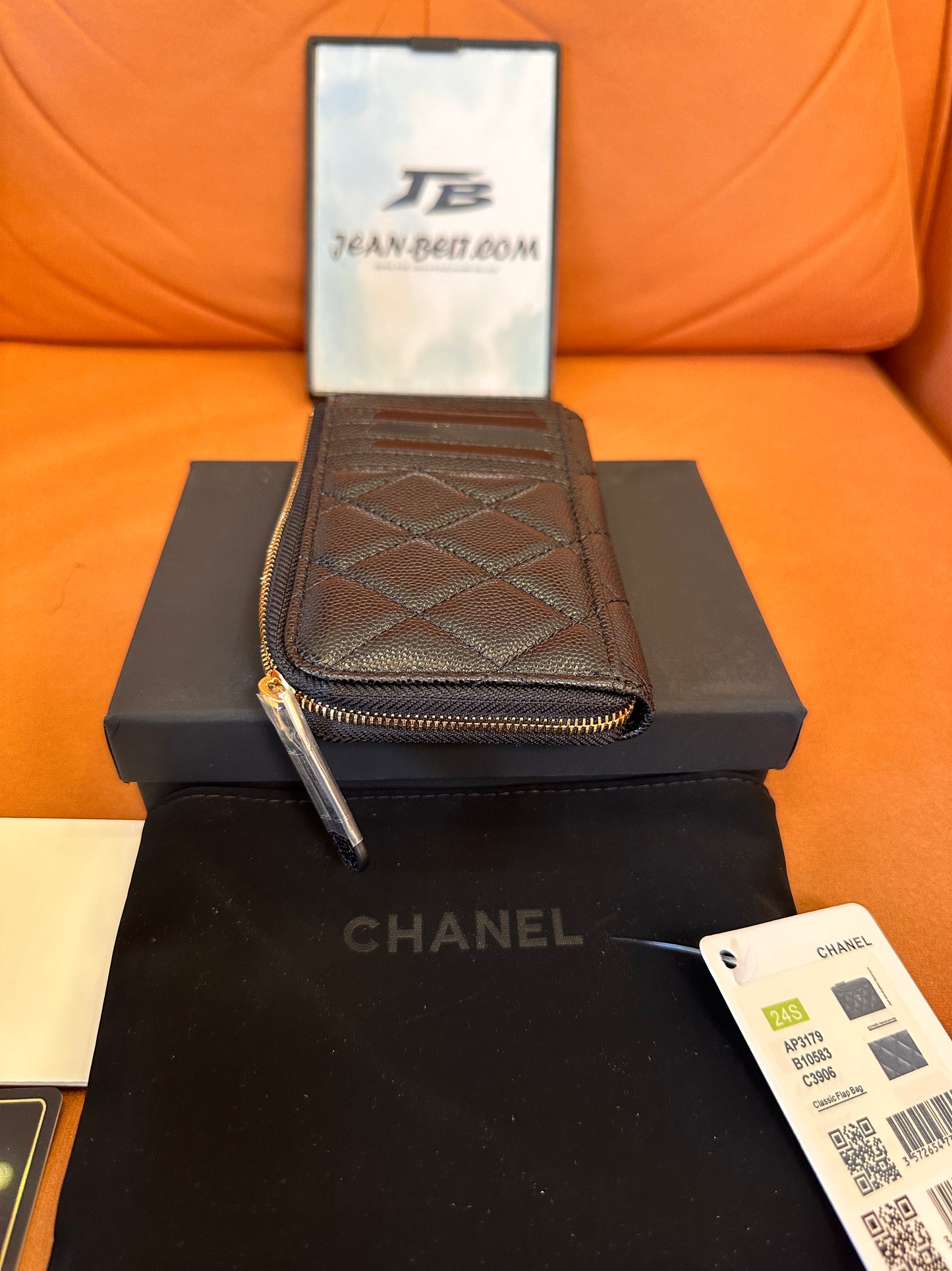 Tarjetero acolchado clásico de Chanel con cremallera