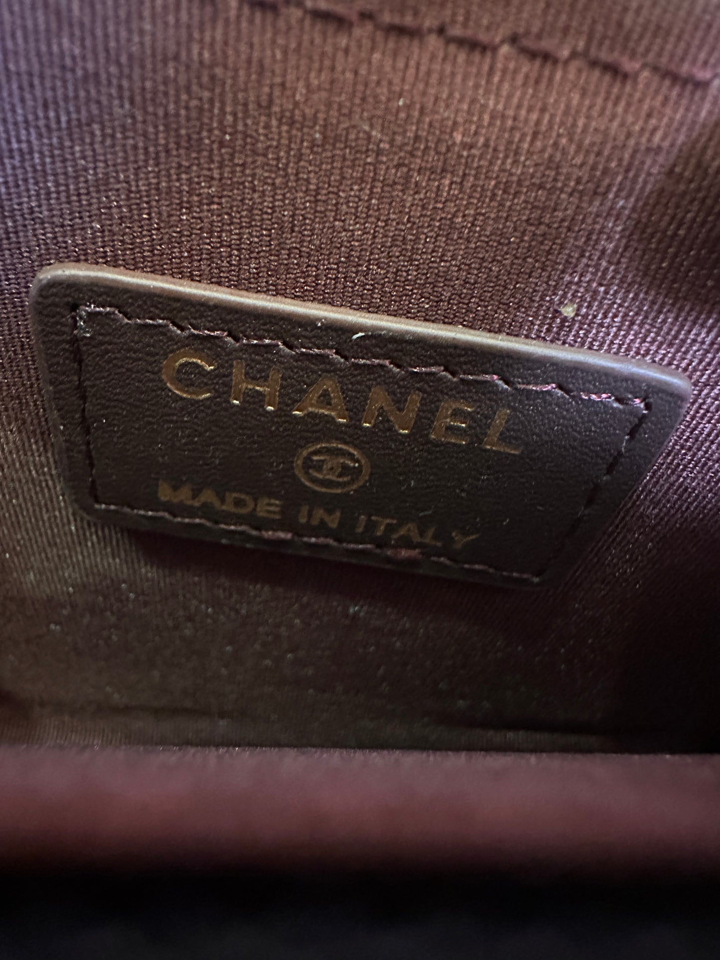 Tarjetero acolchado clásico de Chanel con cremallera