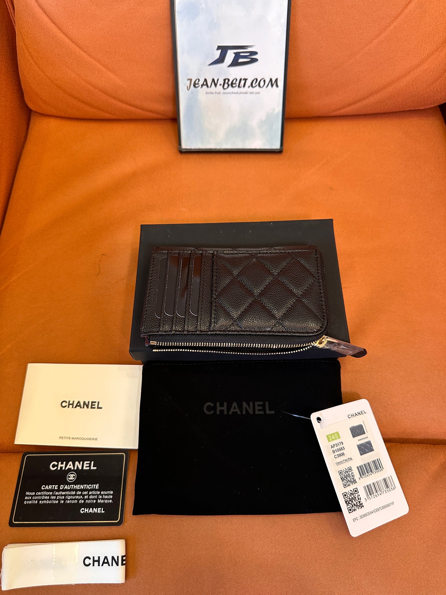 Tarjetero acolchado clásico de Chanel con cremallera