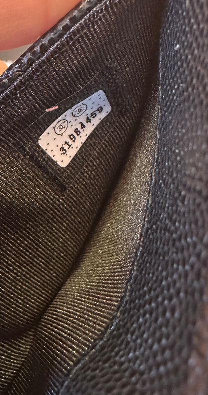 Tarjetero acolchado clásico de Chanel con cremallera