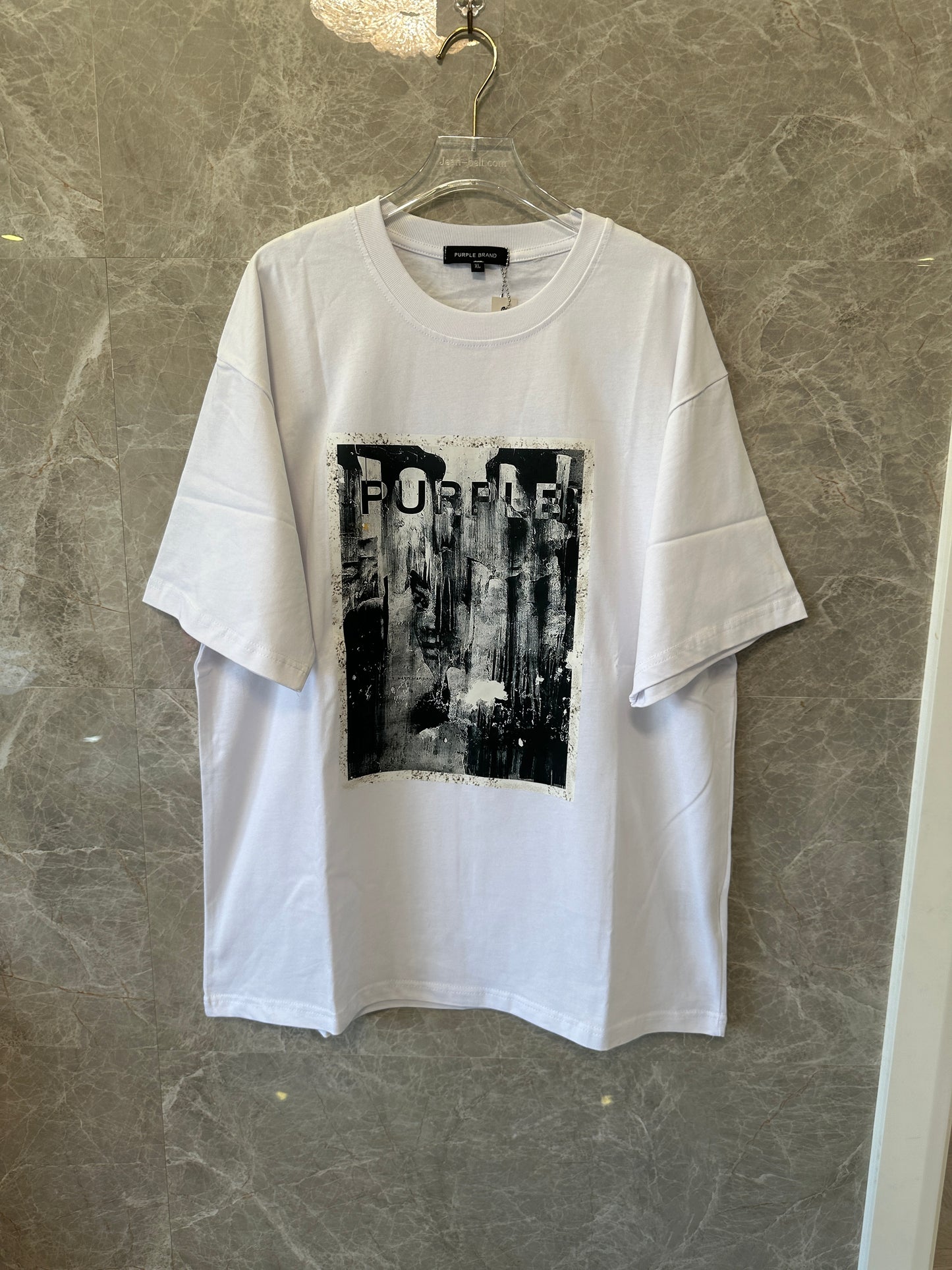 T-Shirt Gráfica Oversized Purple Brand – Branca com Estampado Abstrato Preto