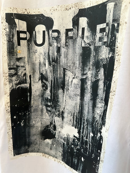 T-Shirt Gráfica Oversized Purple Brand – Branca com Estampado Abstrato Preto