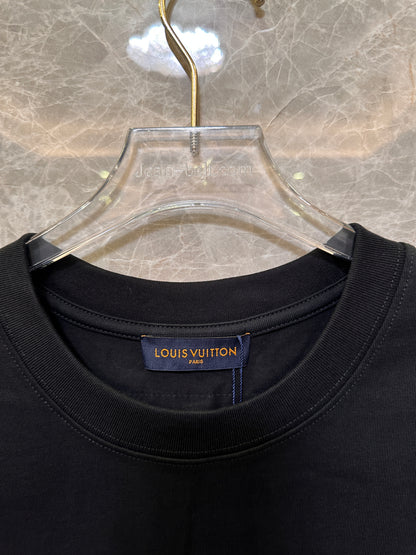 Camiseta de algodón negra para hombre de Louis Vuitton con detalles de logotipo