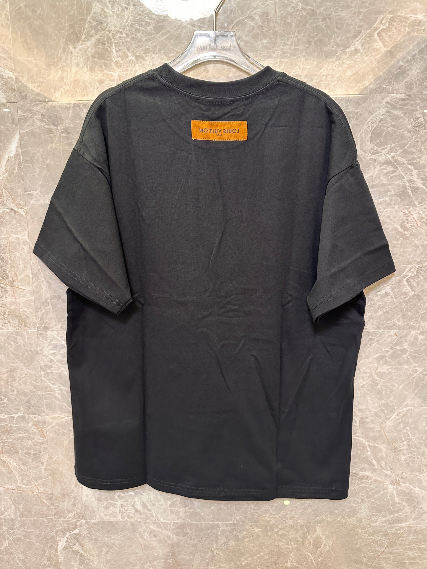 Camiseta de algodón negra para hombre de Louis Vuitton con detalles de logotipo