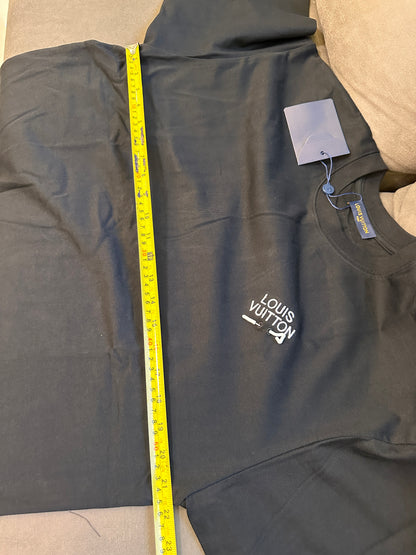 Camiseta de algodón negra para hombre de Louis Vuitton con detalles de logotipo