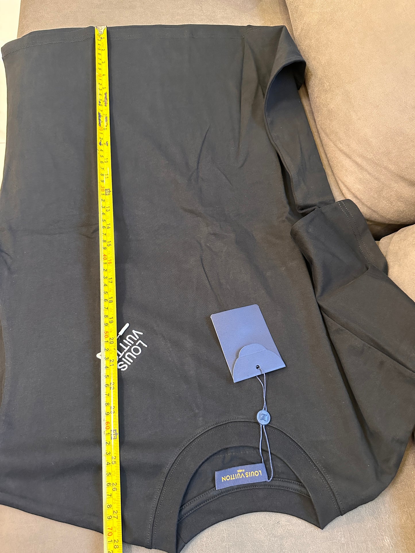 Camiseta de algodón negra para hombre de Louis Vuitton con detalles de logotipo