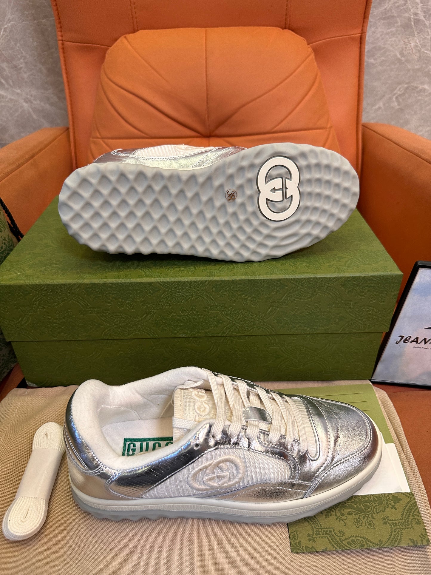 Tênis femininos Gucci prata metálico