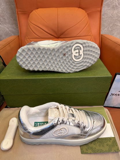 Tênis femininos Gucci prata metálico