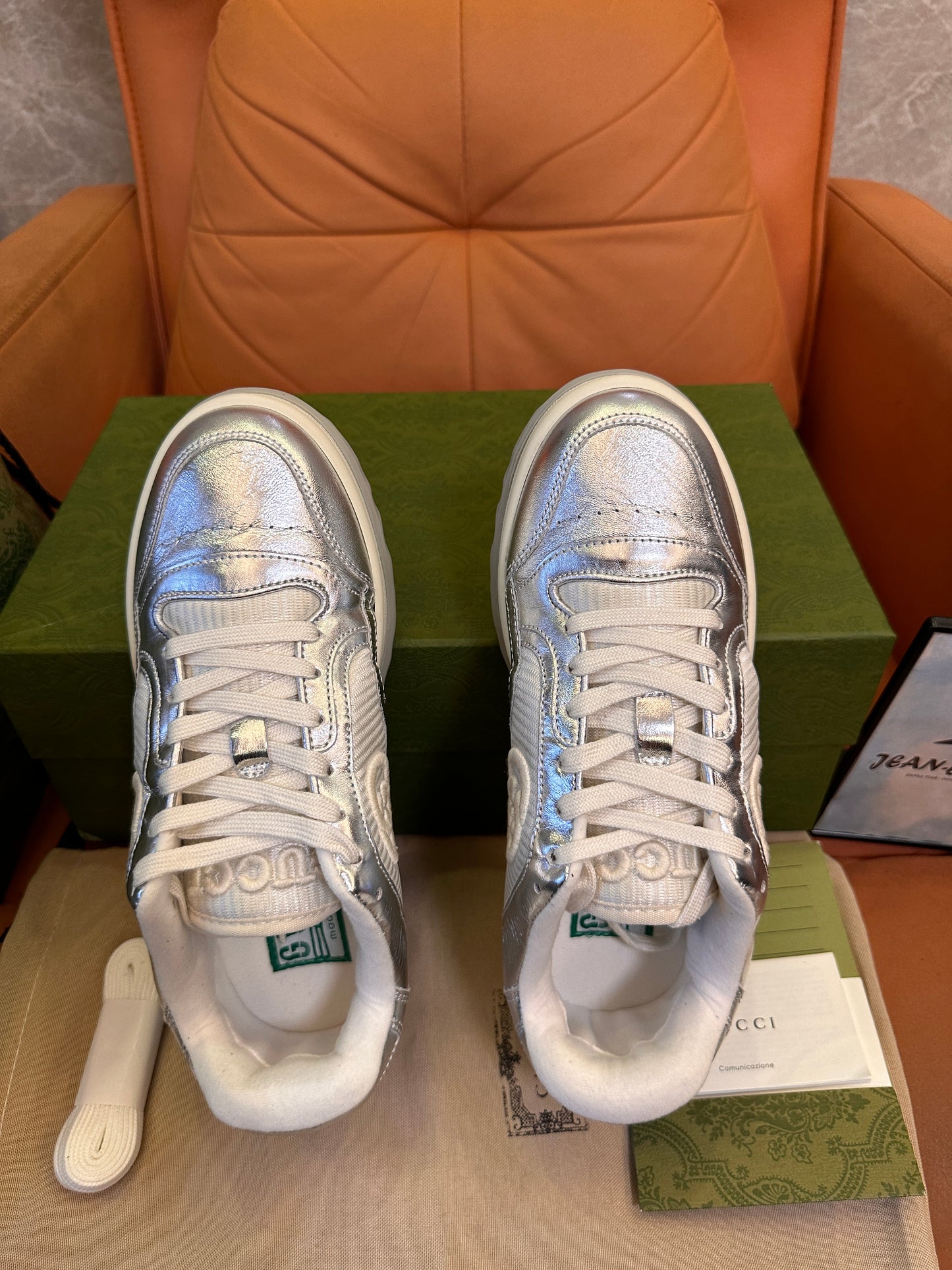 Tênis femininos Gucci prata metálico