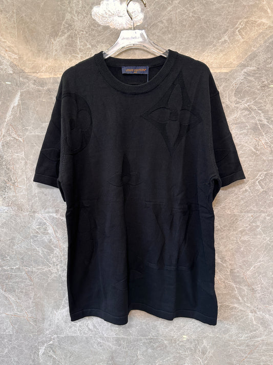 Camiseta negra con monograma en relieve de Louis Vuitton