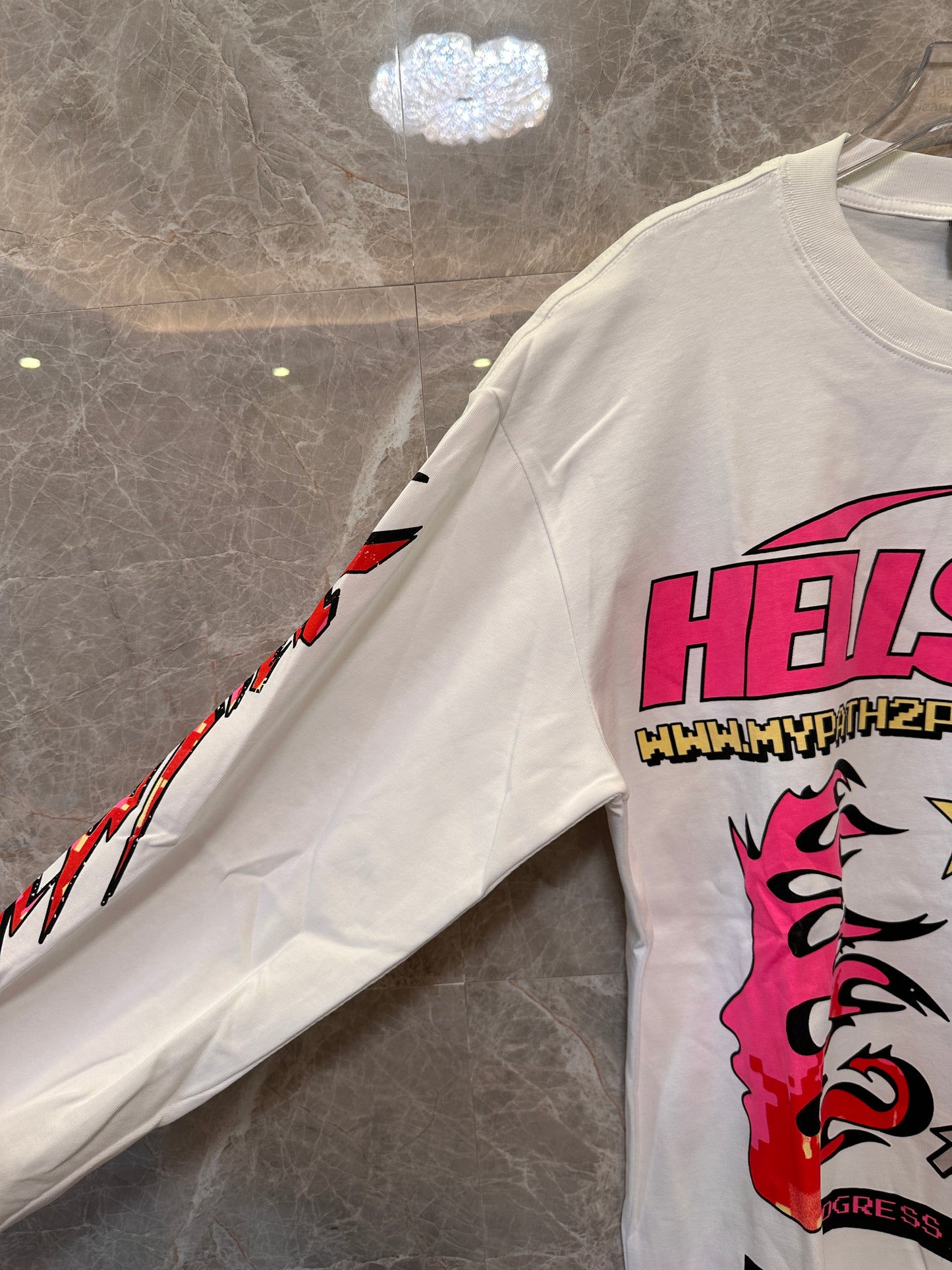 Camiseta de manga comprida com estampa Hellstar