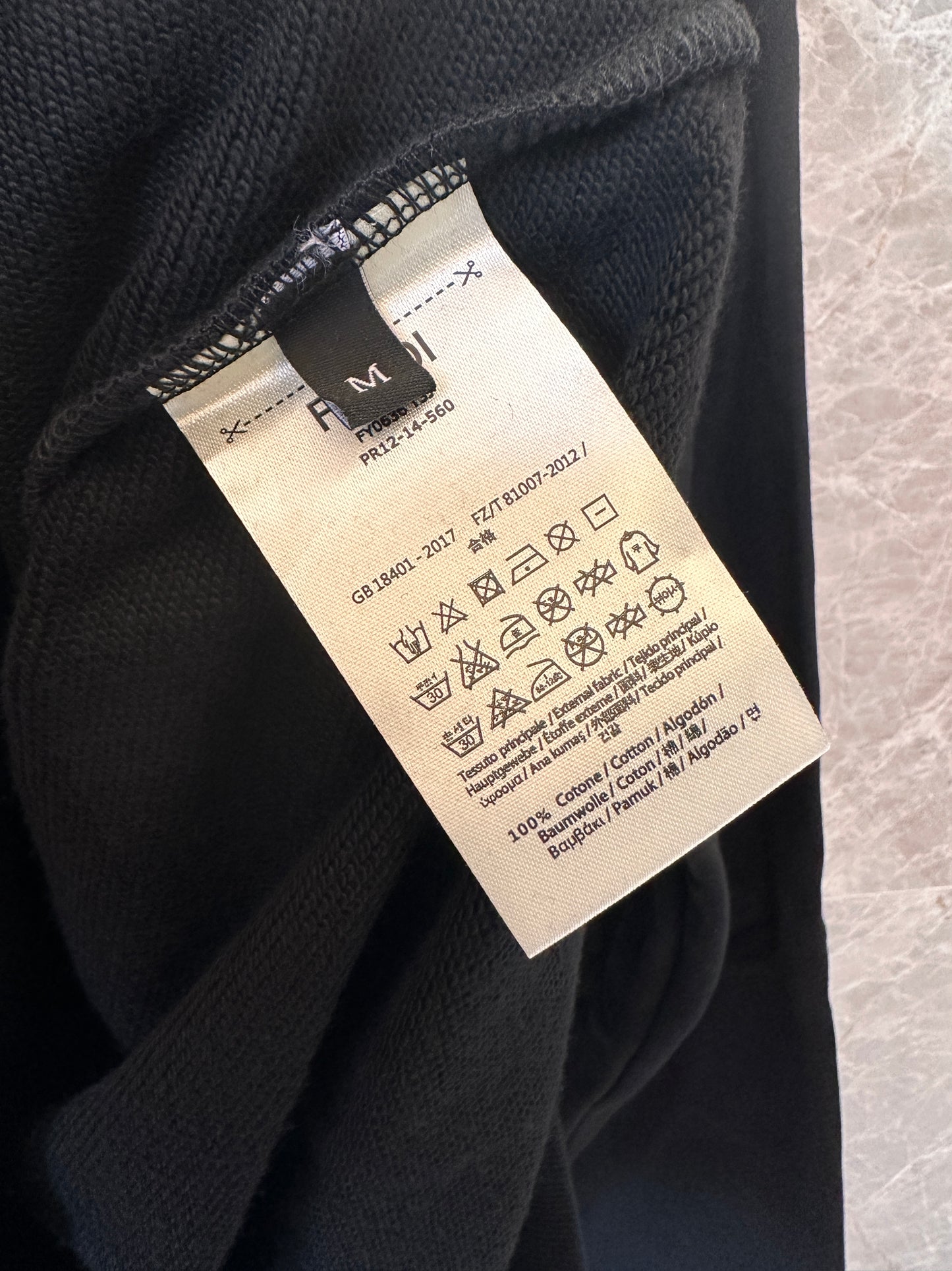 Camiseta básica de manga larga negra de Fendi