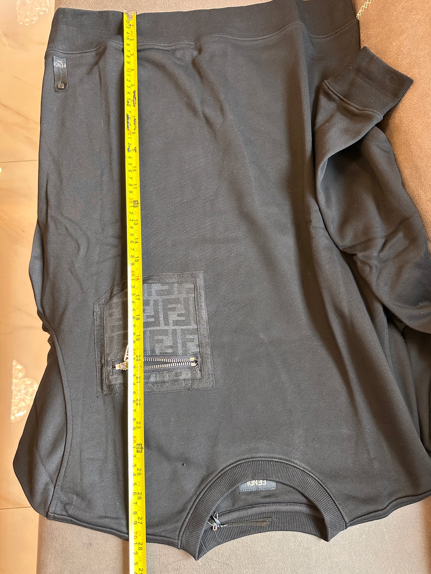 Camiseta básica de manga larga negra de Fendi
