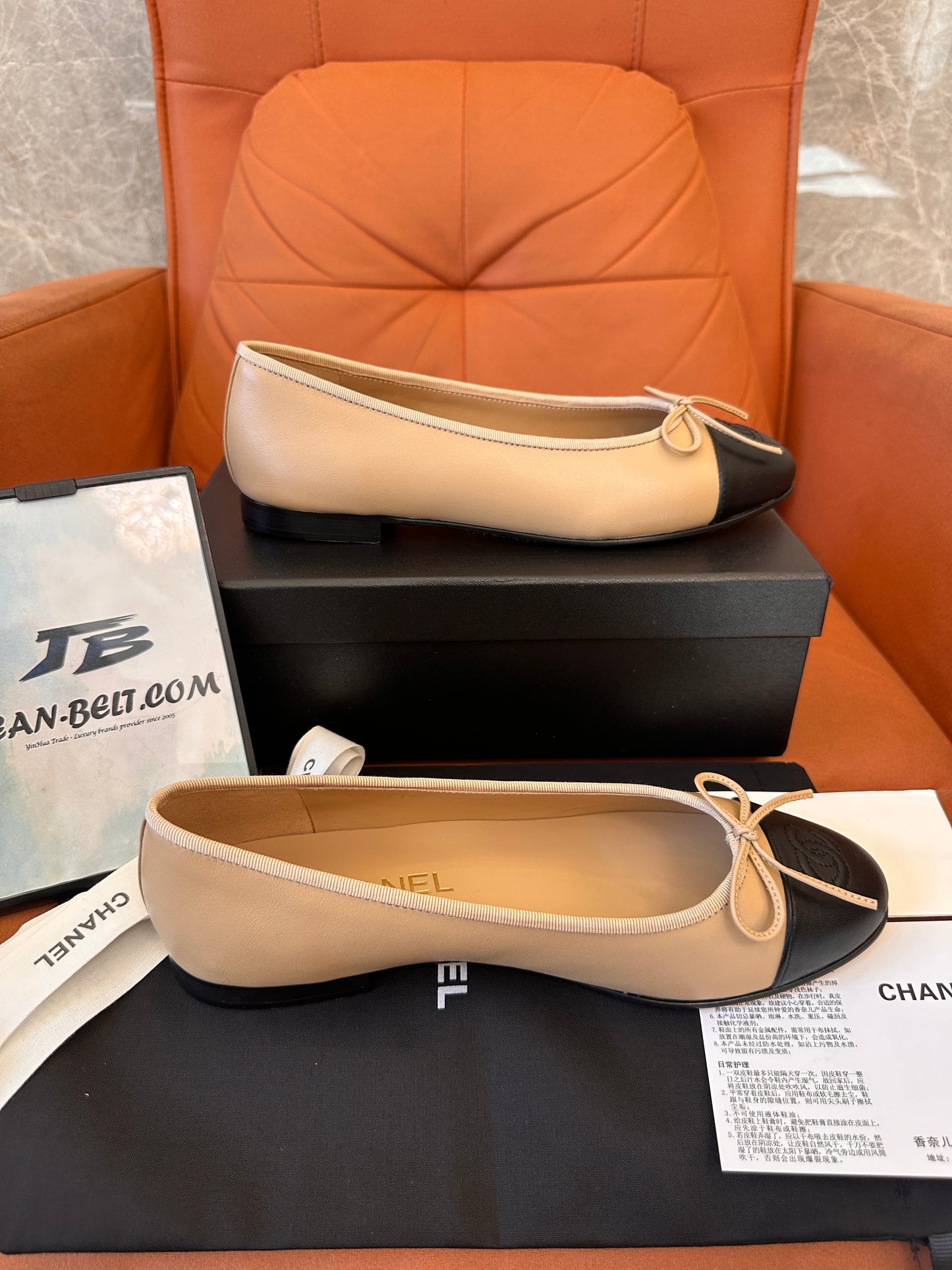 Bailarinas Chanel de piel beige y negra