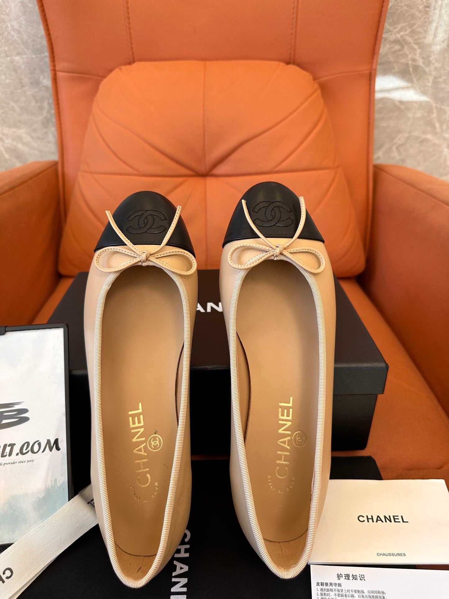 Bailarinas Chanel de piel beige y negra