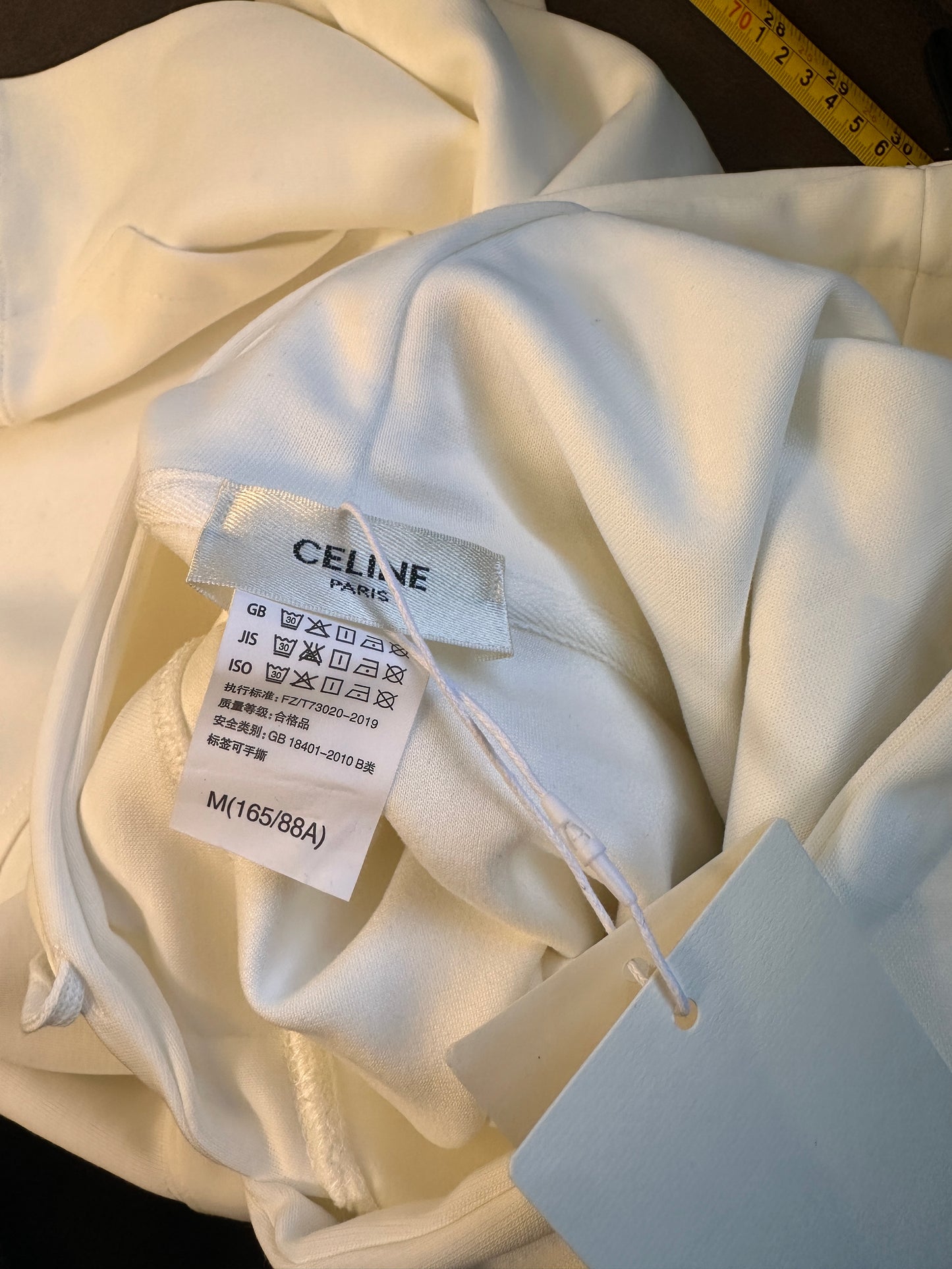 Sudadera blanca con capucha de Celine y logotipo minimalista