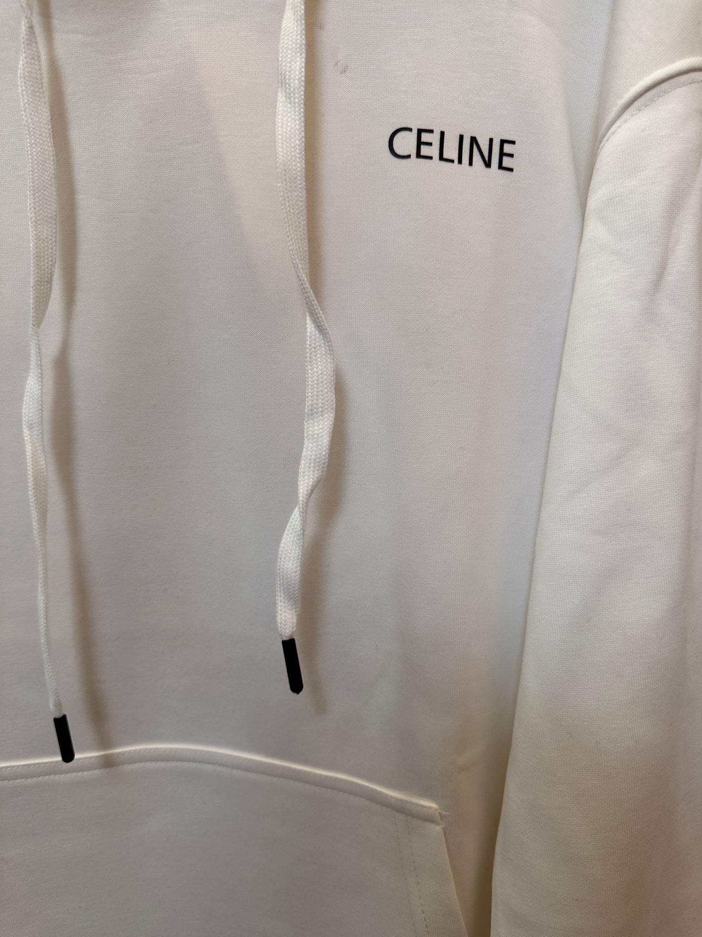 Sudadera blanca con capucha de Celine y logotipo minimalista
