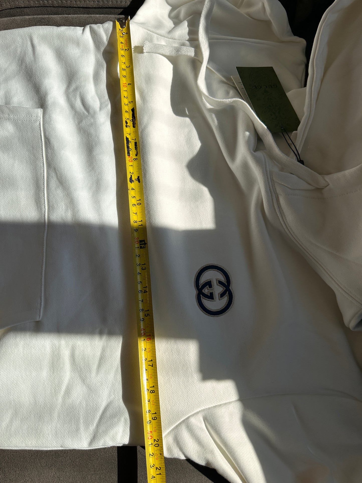 Sudadera blanca con capucha Gucci y logotipo de doble G