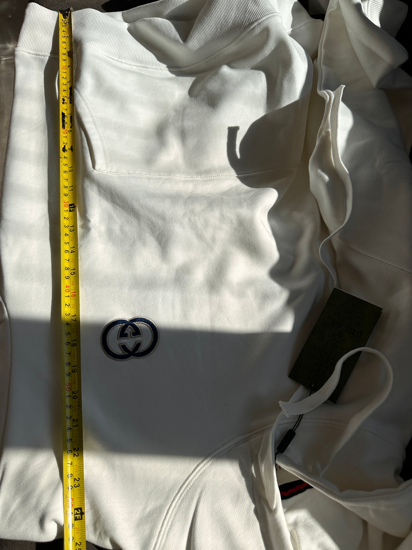 Sudadera blanca con capucha Gucci y logotipo de doble G