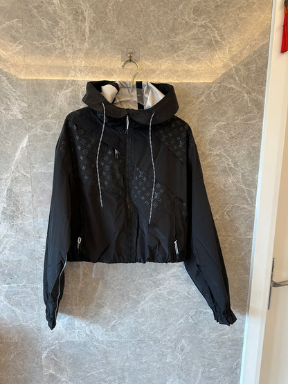 Blusão com Capuz Louis Vuitton Monogram Panel – Preto