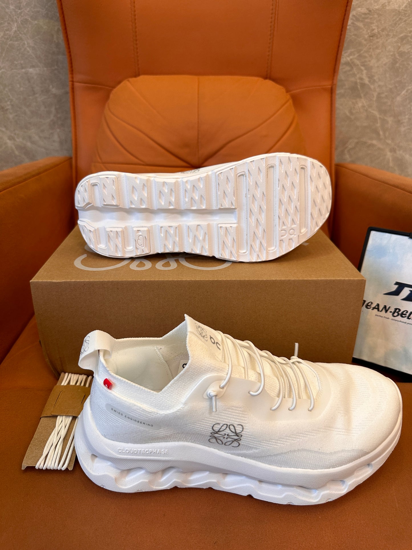 Tênis Loewe x On Cloudventure - branco leve e esportivo