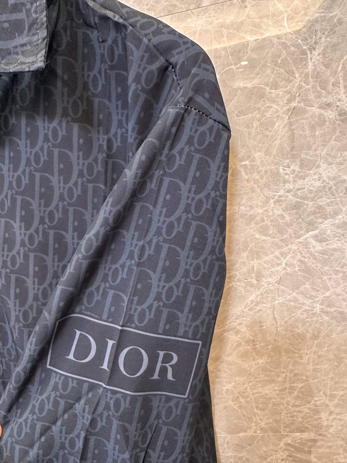 Camisa preta masculina Christian Dior com monograma