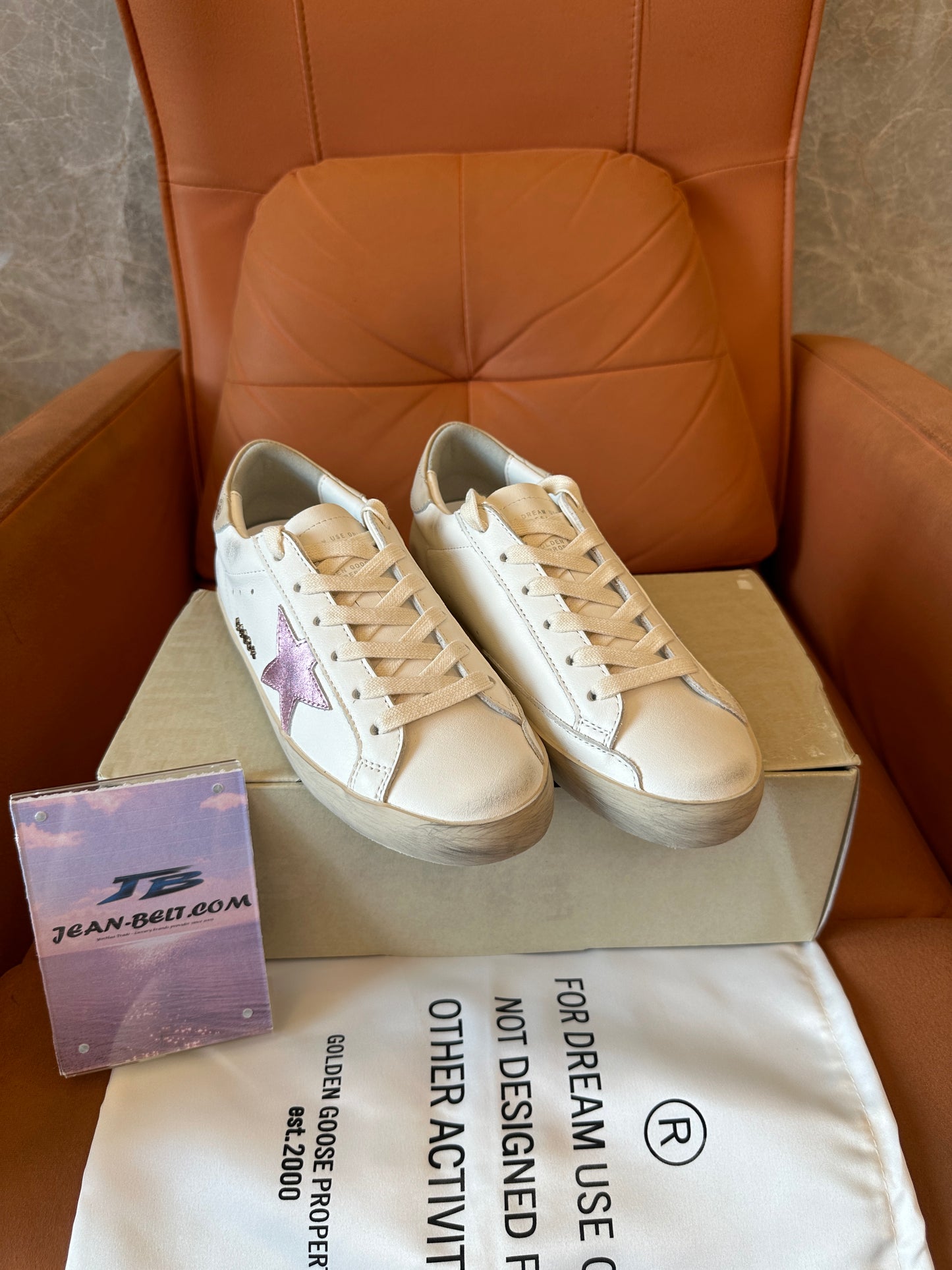 Ténis Golden Goose Super-Star Brancos com Estrela Rosa