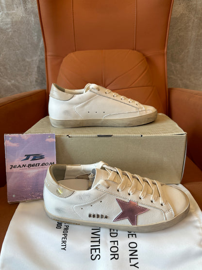 Ténis Golden Goose Super-Star Brancos com Estrela Rosa
