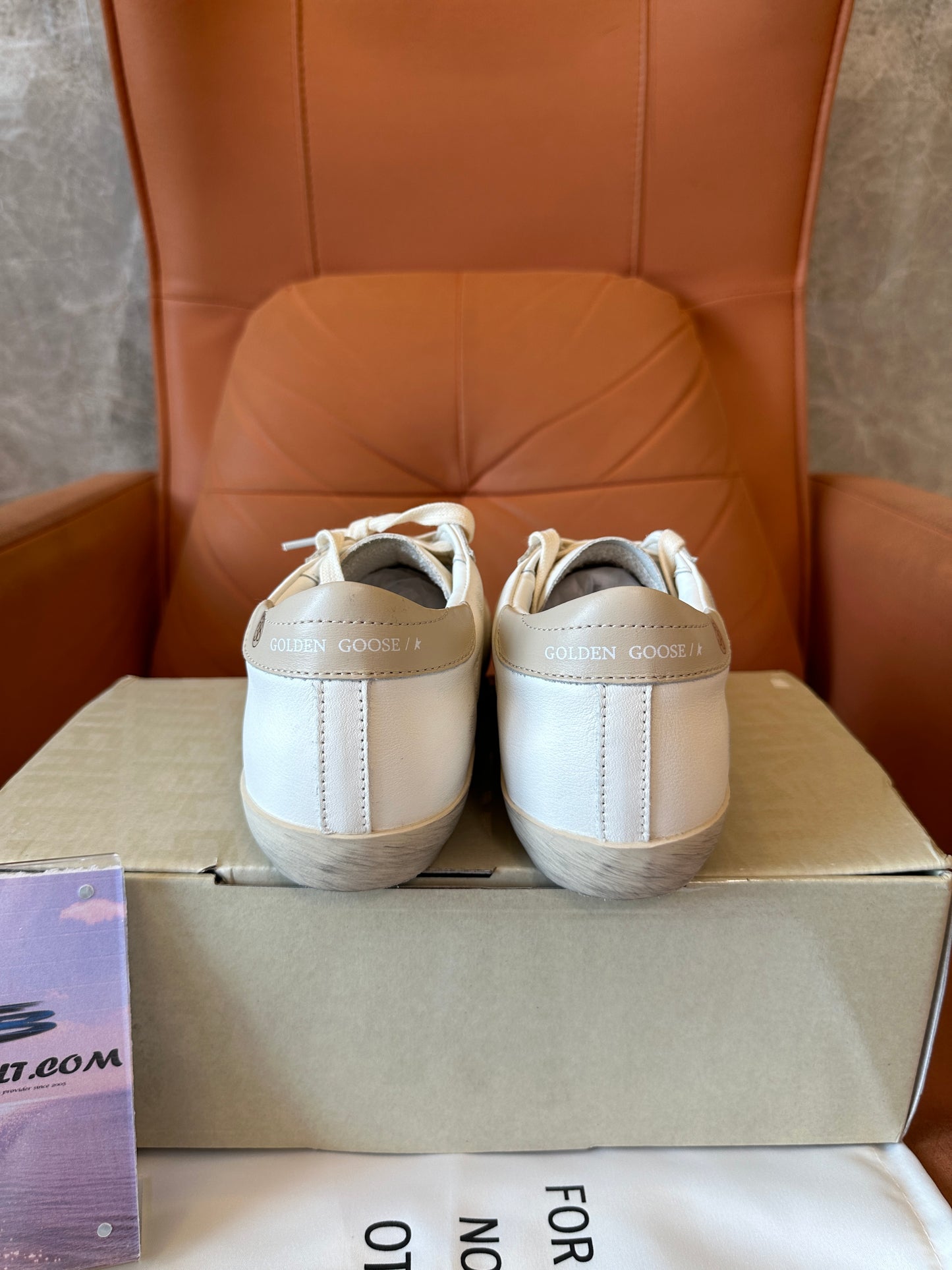 Ténis Golden Goose Super-Star Brancos com Estrela Rosa