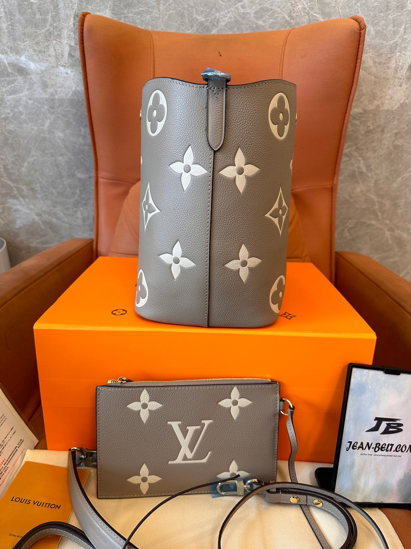 Bolso de hombro de piel Louis Vuitton Neonoe MM