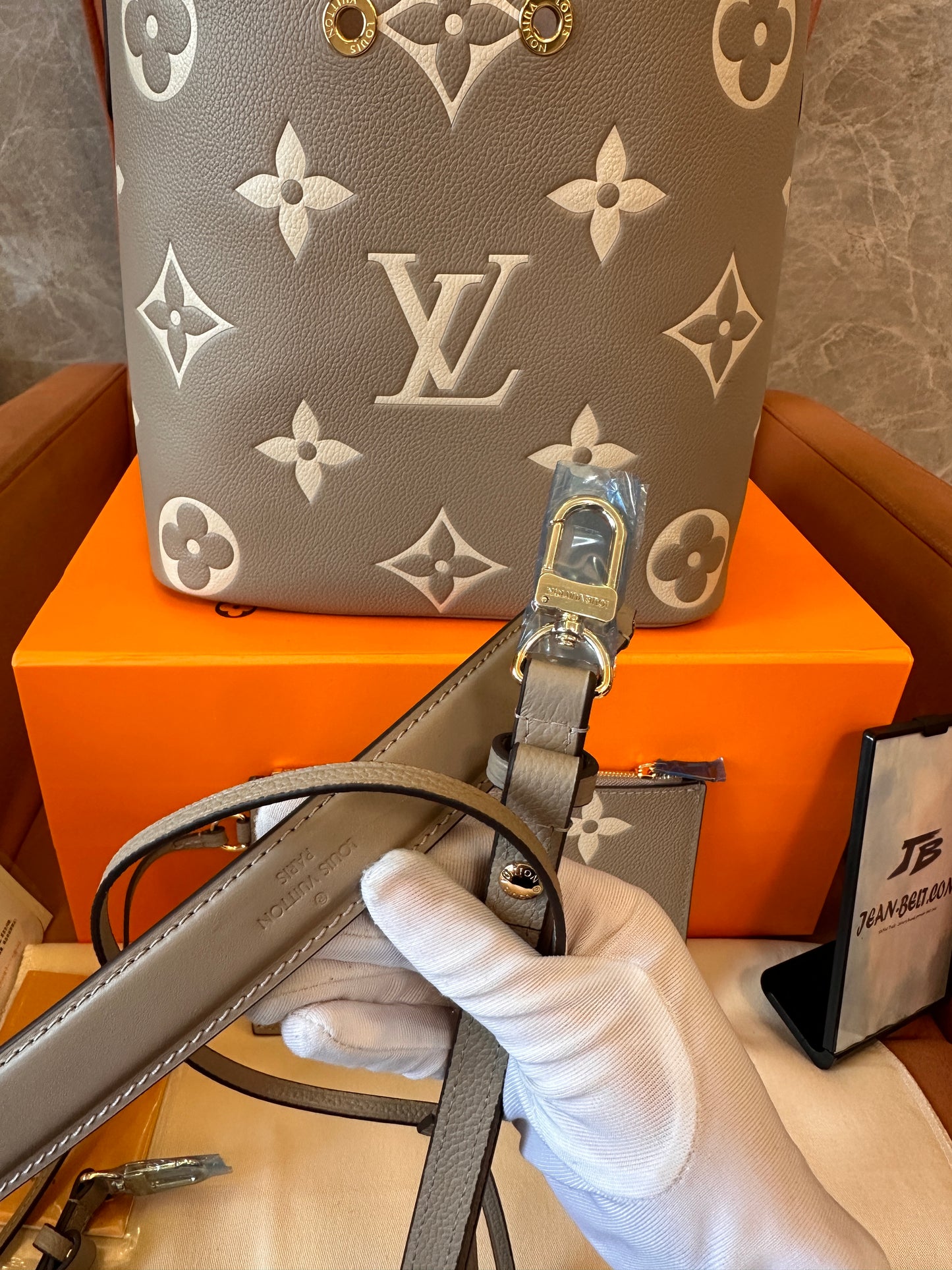 Bolso de hombro de piel Louis Vuitton Neonoe MM