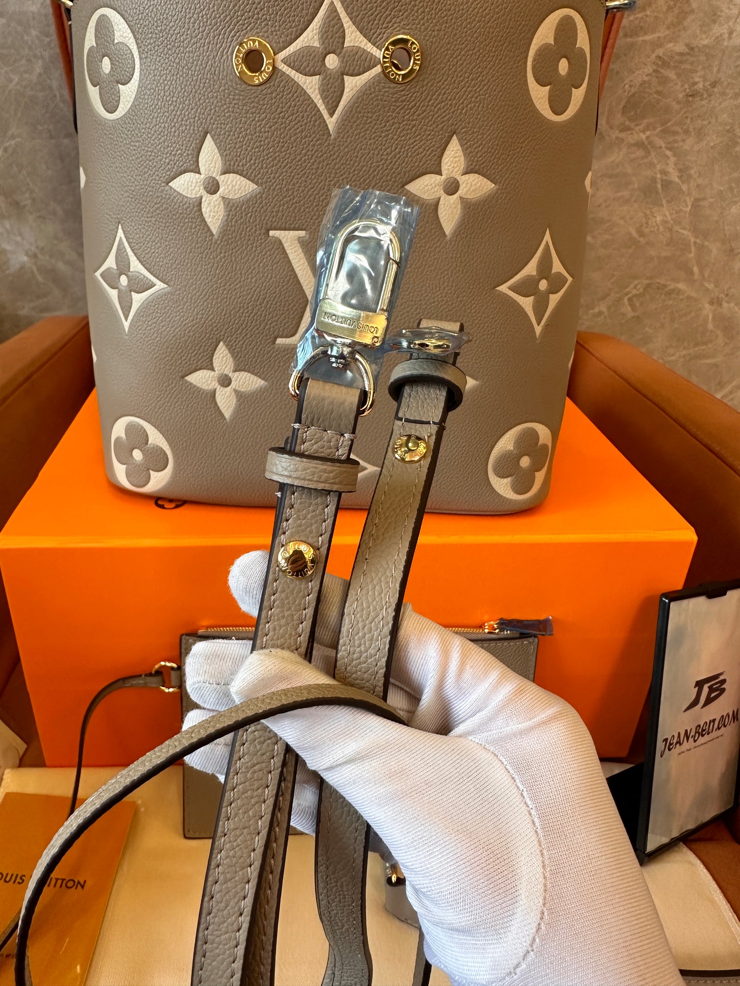 Bolso de hombro de piel Louis Vuitton Neonoe MM