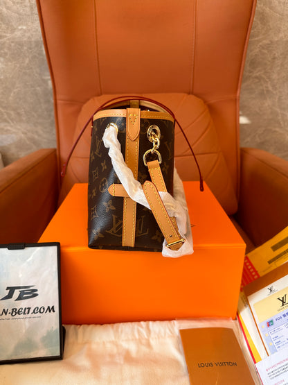 Bolso tipo cubo de lona con monograma NeoNoe de Louis Vuitton