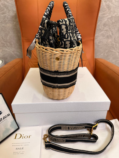 Bolso de mimbre de Christian Dior con lona oblicua