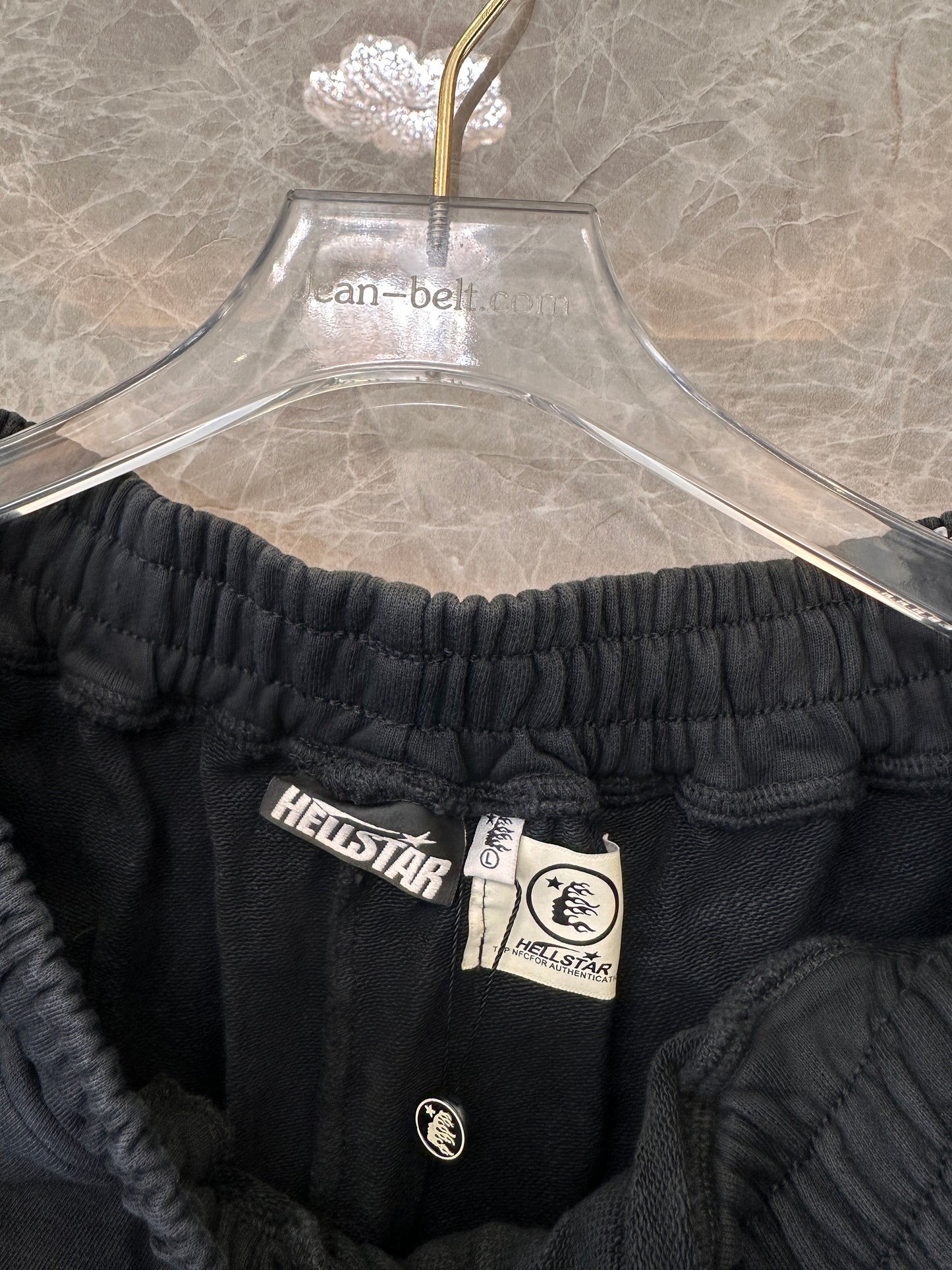 Shorts preto com estampa gráfica Hellstar