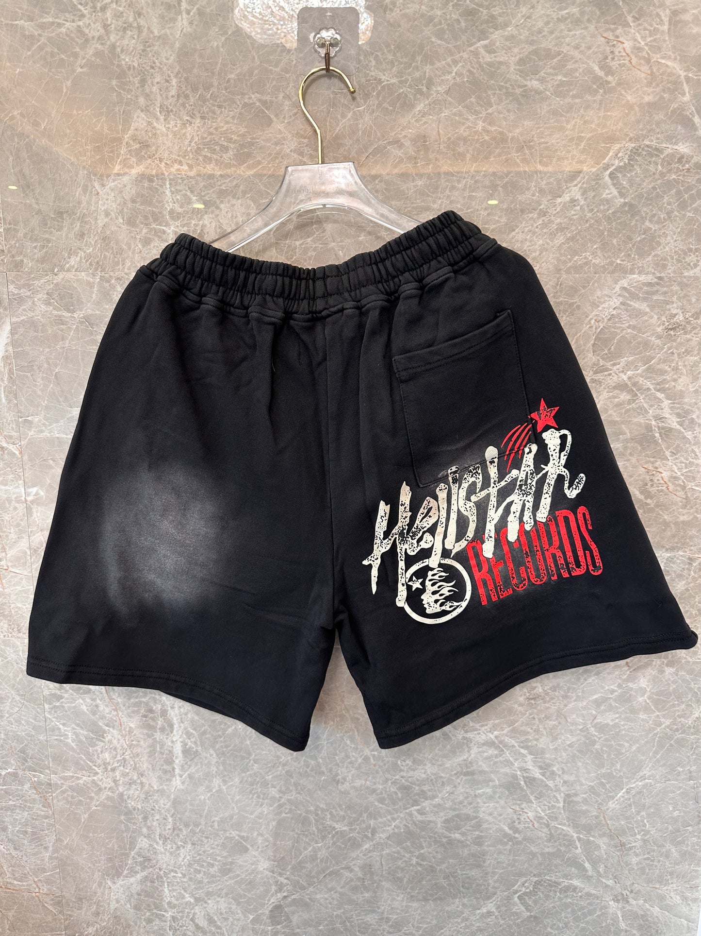 Shorts preto com estampa gráfica Hellstar