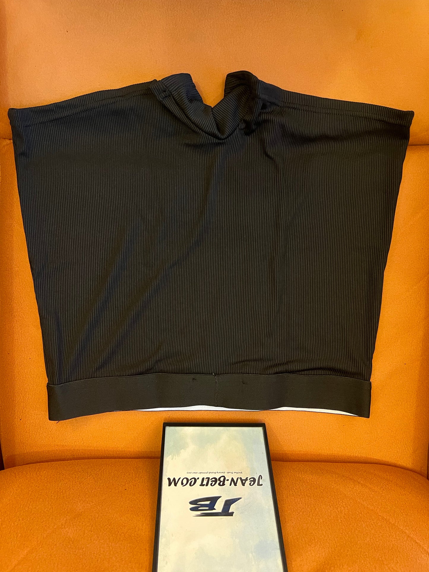 Conjunto deportivo negro de Balenciaga para mujer: top y pantalones cortos elegantes
