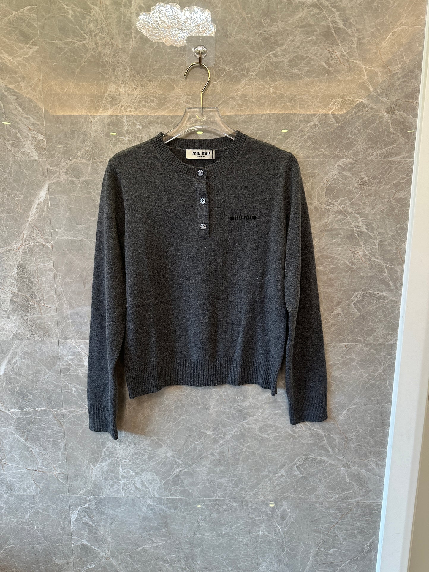 Camisola de Caxemira com Botões Miu Miu em Cinzento Carvão