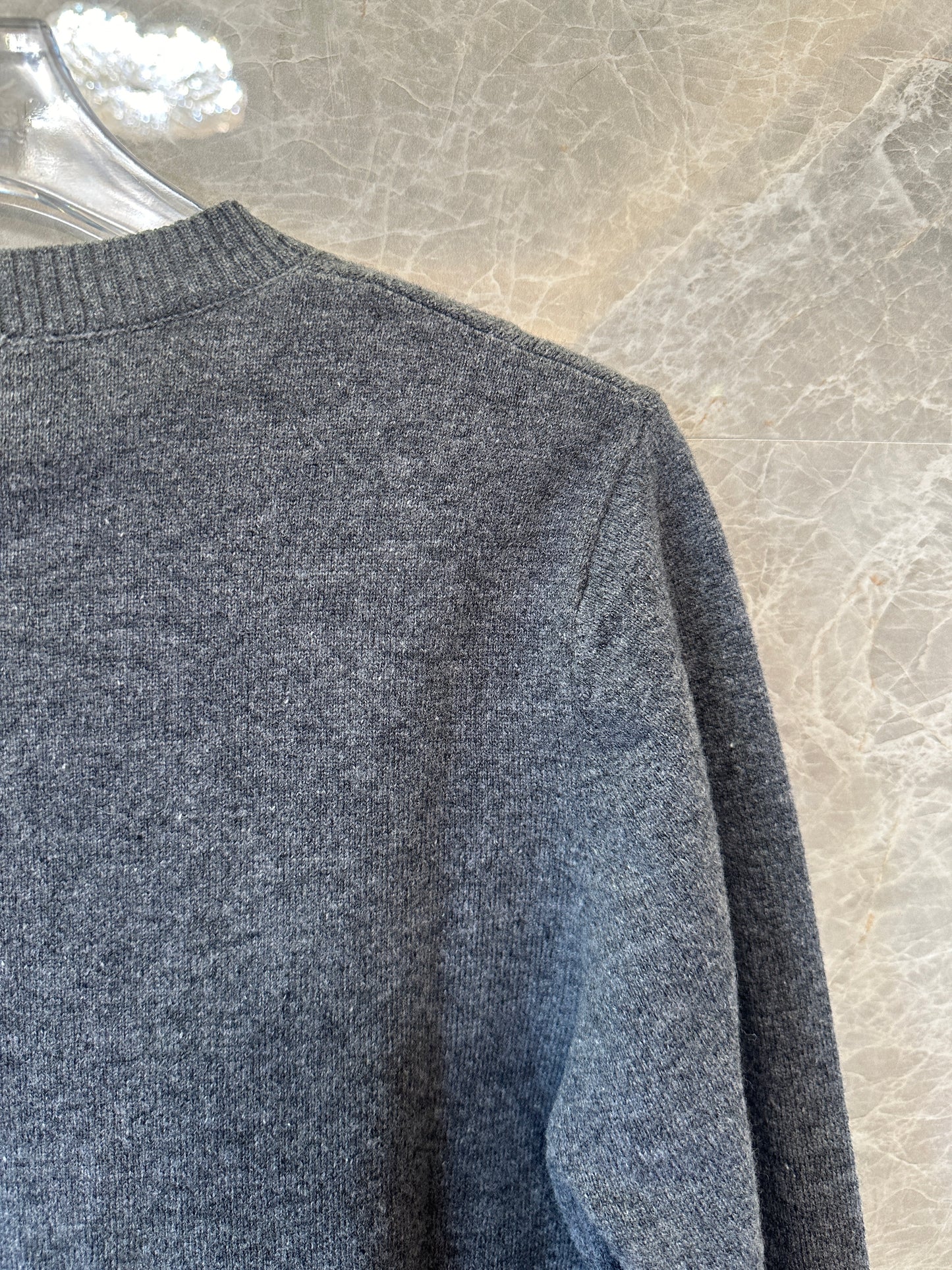 Camisola de Caxemira com Botões Miu Miu em Cinzento Carvão