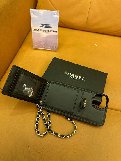 Bolsa para Telemóvel Chanel em Pele Preta Acolchoada com Alça de Corrente e Bolso com Logótipo CC