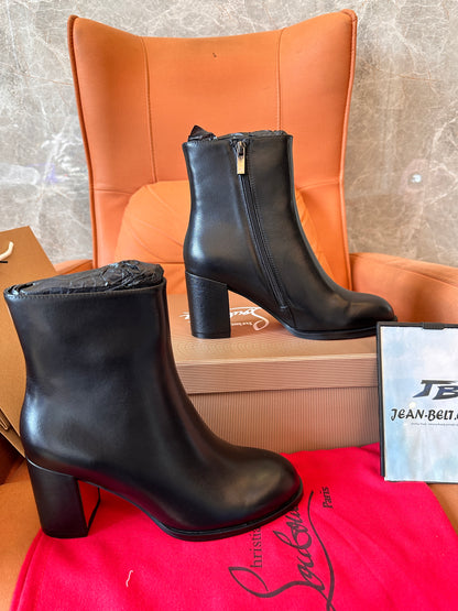 Botines negros de mujer Christian Louboutin con suela roja
