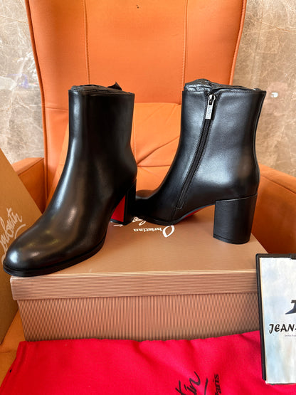 Botines negros de mujer Christian Louboutin con suela roja