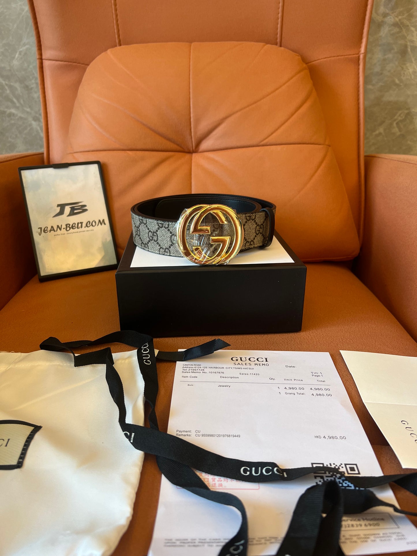 Cinturón Gucci GG Supreme con hebilla de doble G dorada